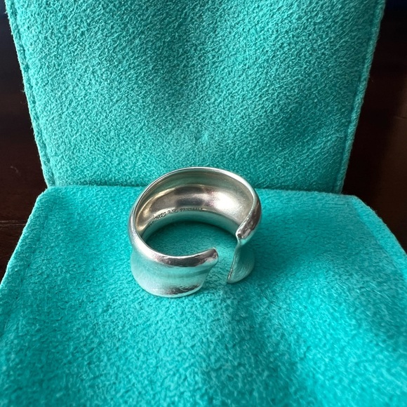 Tiffany's Frank Gehry Fish Ring/Cuff - Picture 5 of 10